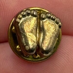 ✨Baby‎ Feet Pin Gold Tone Lapel Pin New Baby Gift Baby Shower Present Vintage